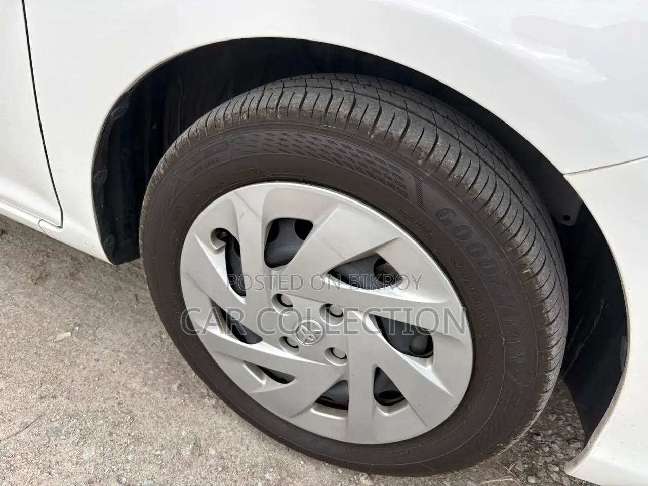 Toyota Fielder Ex Hybrid White 2021