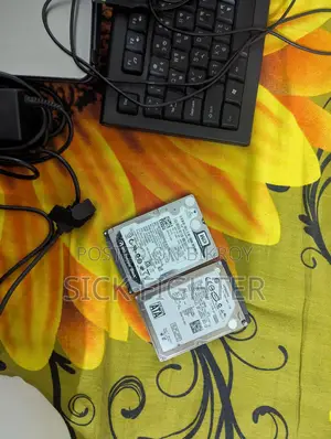 দুটি ল্যাপটপ এর হার্ডিক্স বিক্রয় করা হবে