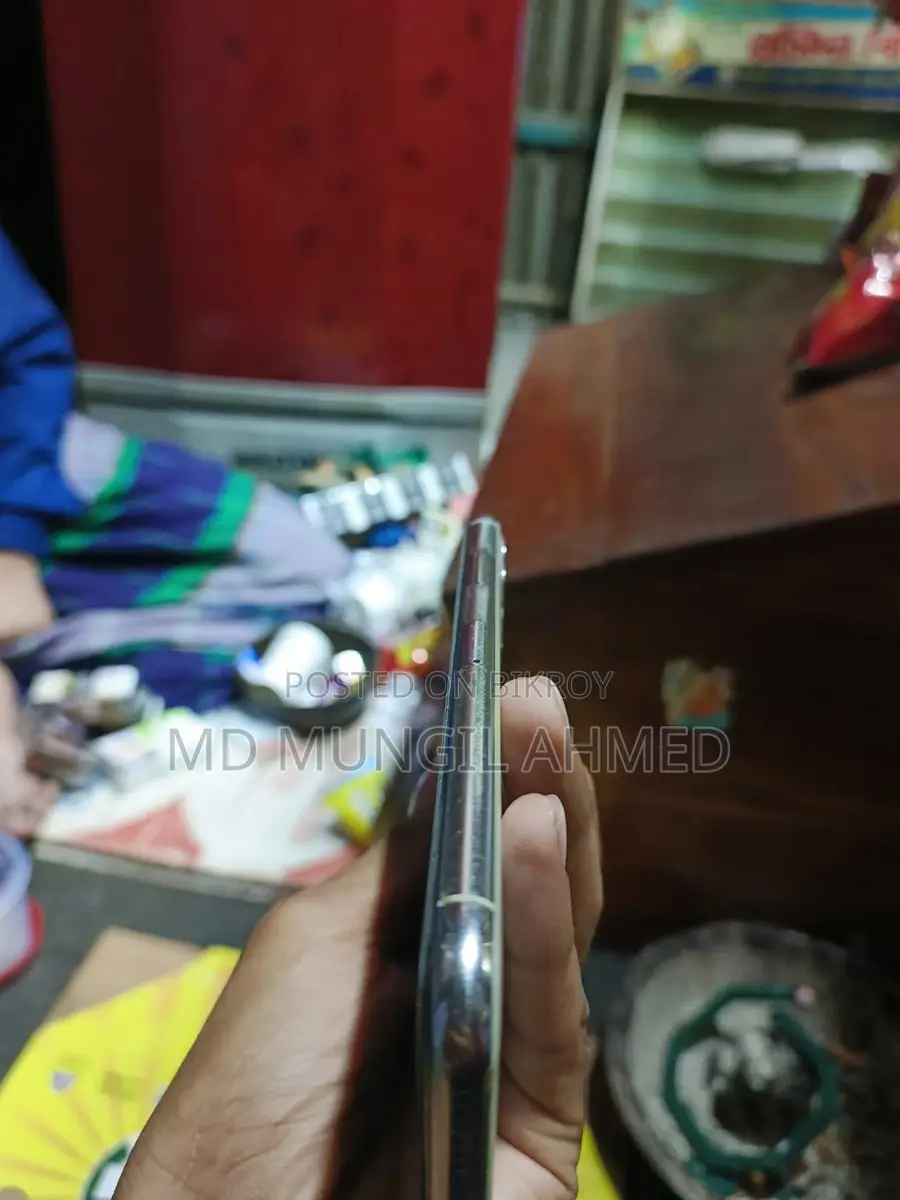 Apple iPhone 11 Pro Max . (Used)
