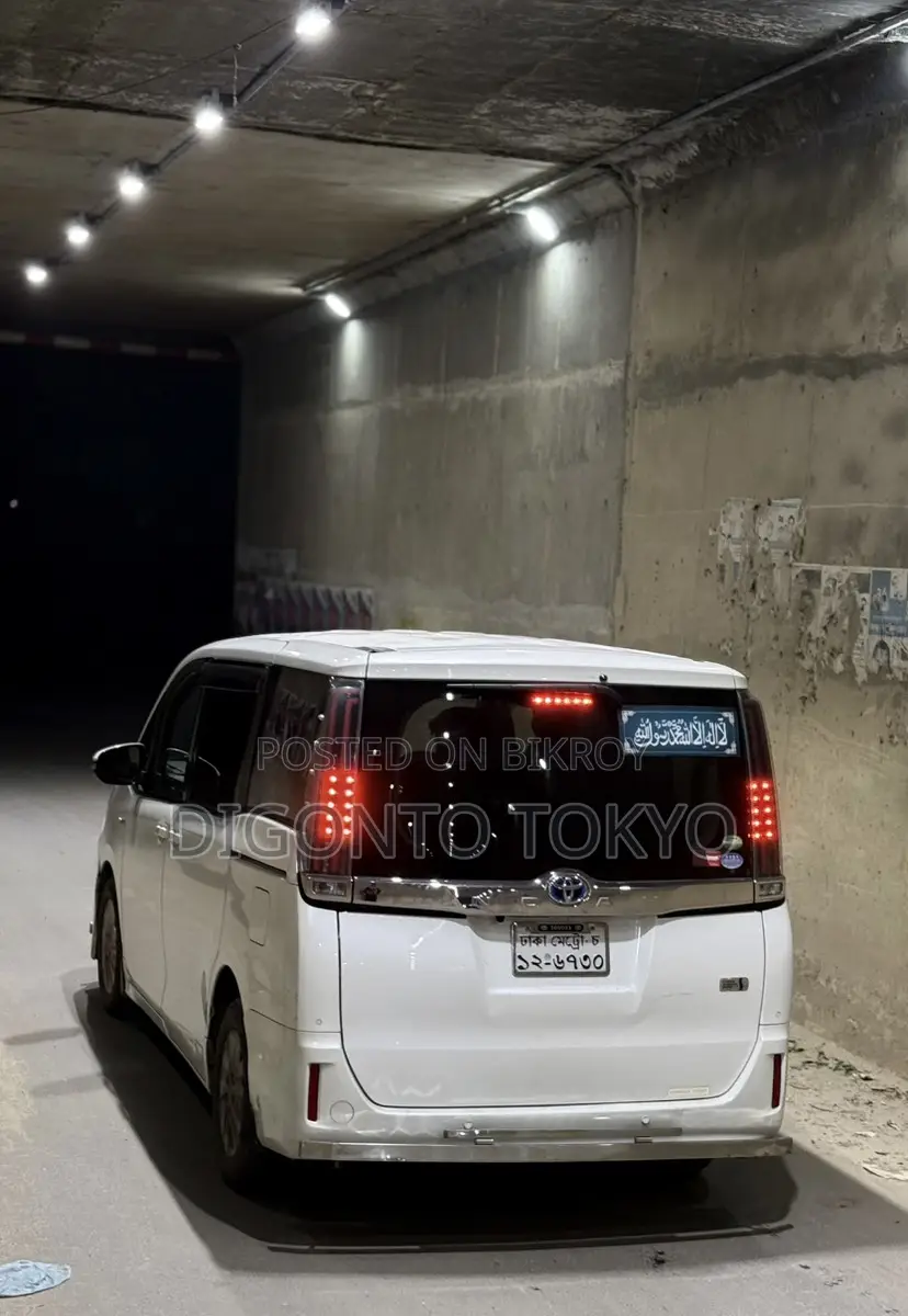 Toyota Noah (hybrid) 2019