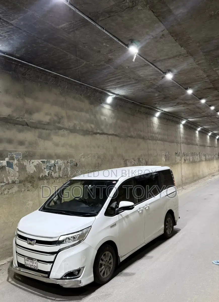 Toyota Noah (hybrid) 2019