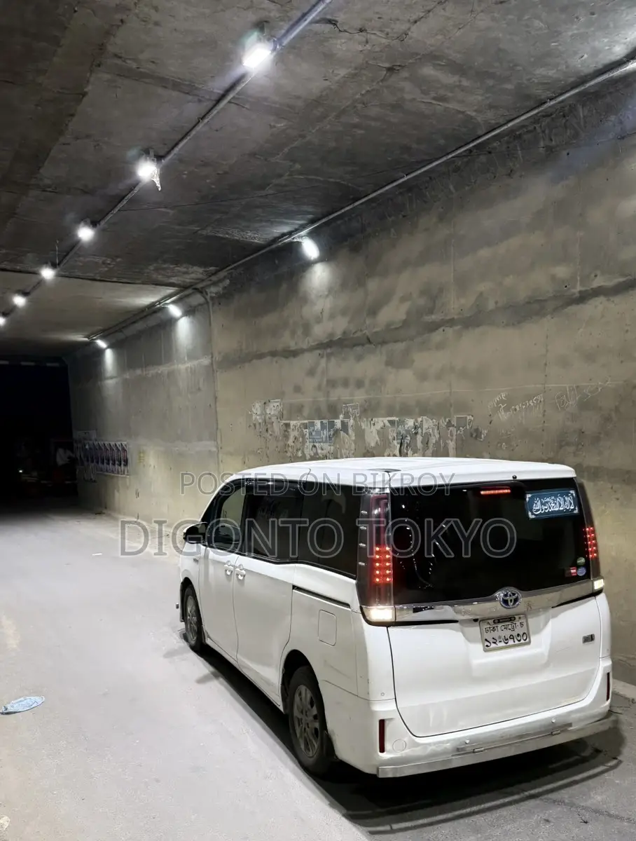 Toyota Noah (hybrid) 2019