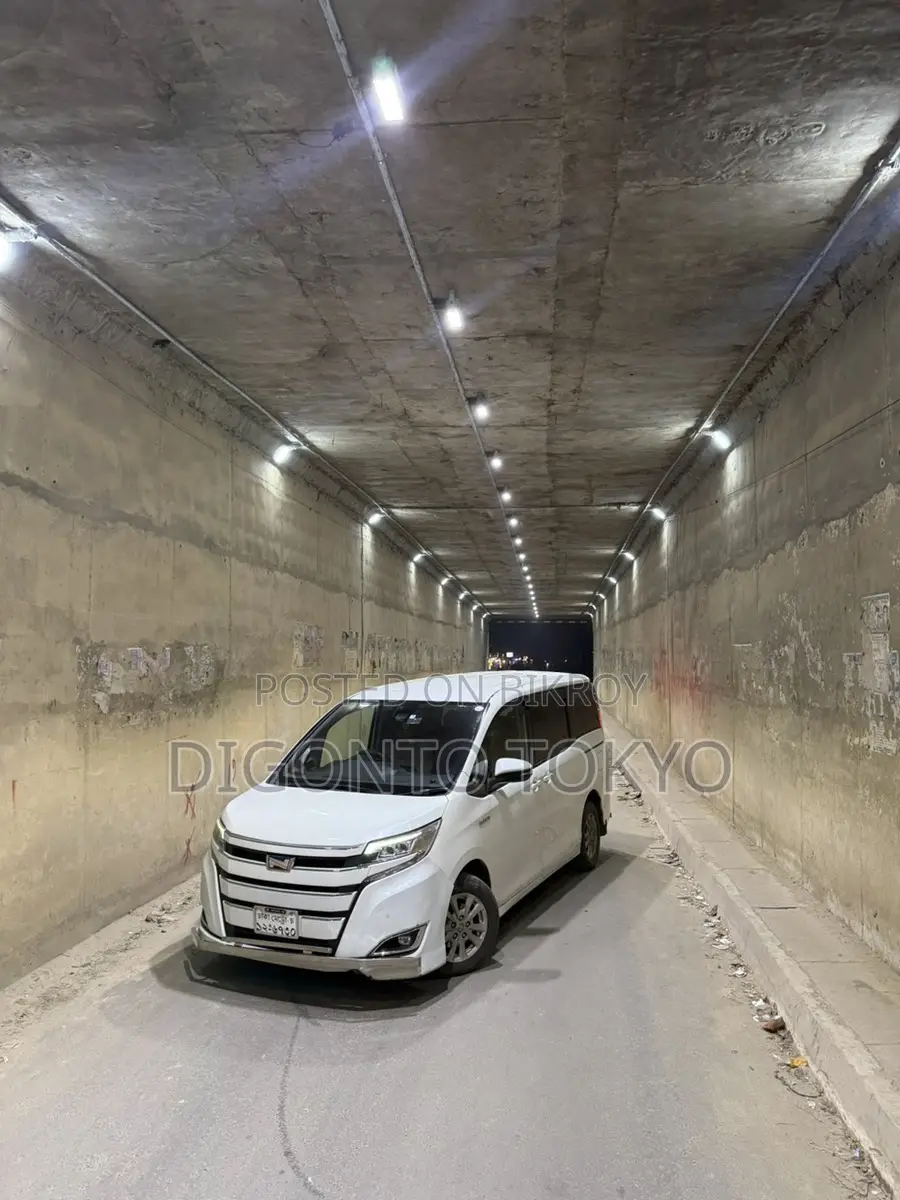 Toyota Noah (hybrid) 2019