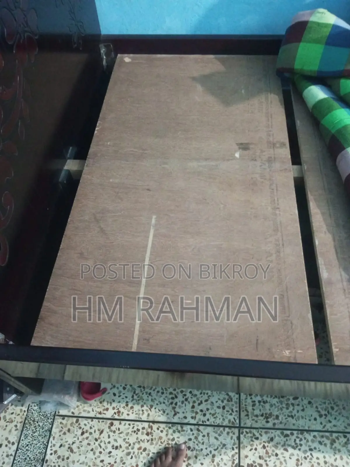 একটি খাট বিক্রি করা হবে