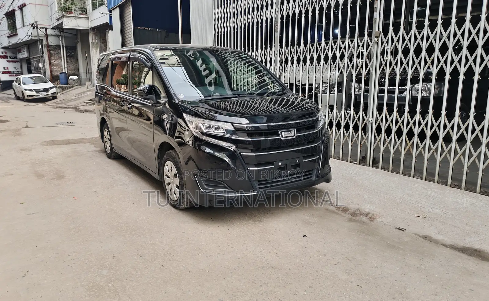 Toyota Noah non hybrid-package 2020