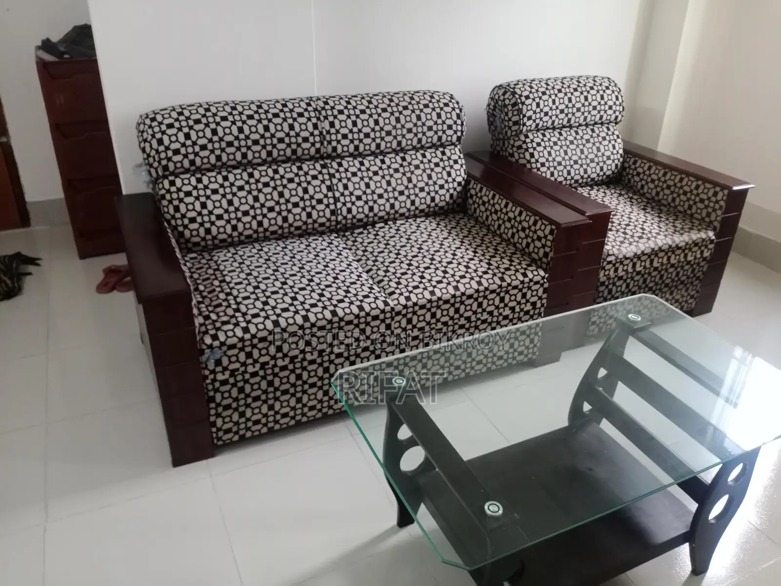 2+1 Sofa + 1 Tea Table for Sale