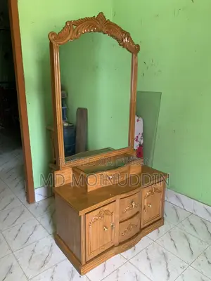 ড্রেসিং টেবিল