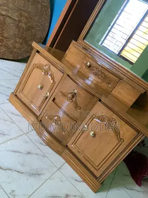 ড্রেসিং টেবিল