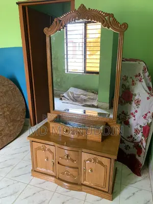 ড্রেসিং টেবিল
