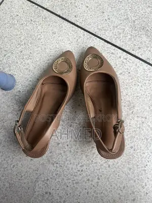বাটা হিল জুতো