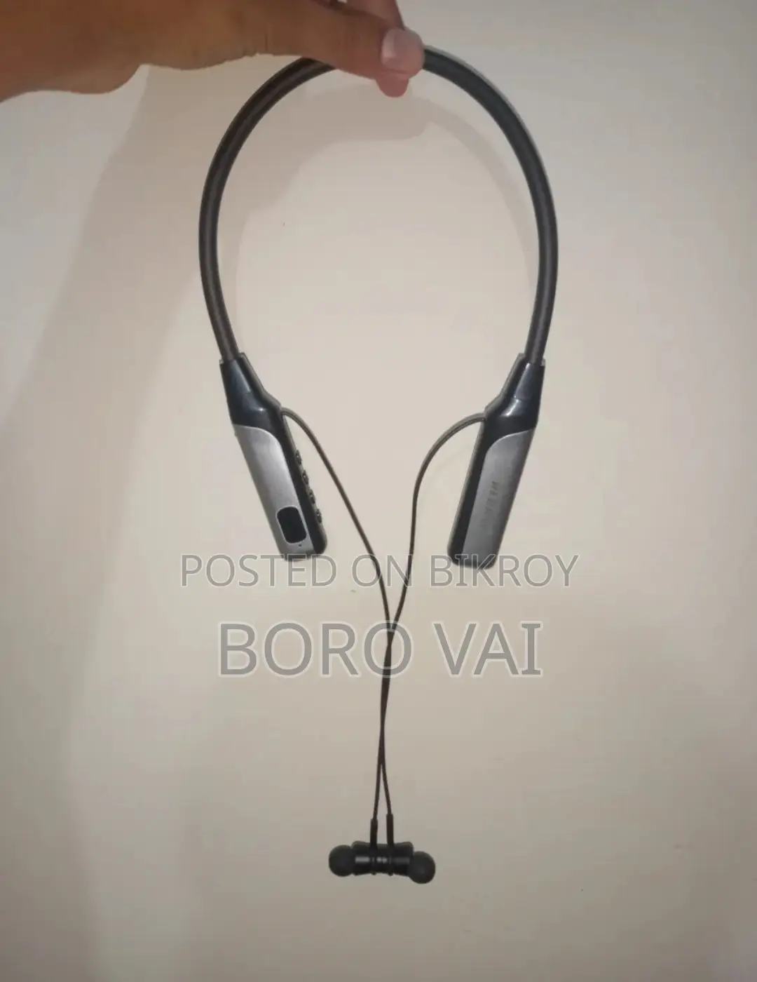 Rexi Neckband with 200-Hour Backup