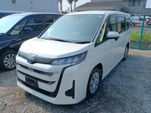 Toyota Noah Hybrid X 2023