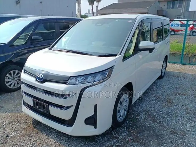 Toyota Noah Hybrid X 2023