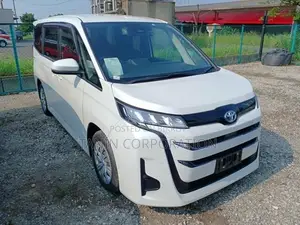 Toyota Noah Hybrid X 2023