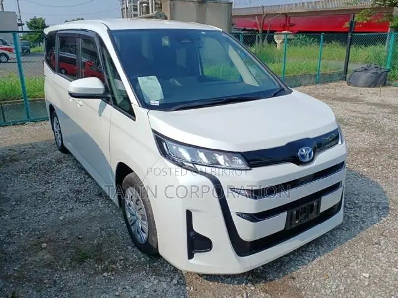 Toyota Noah Hybrid X 2023