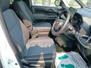 Toyota Noah Hybrid X 2023