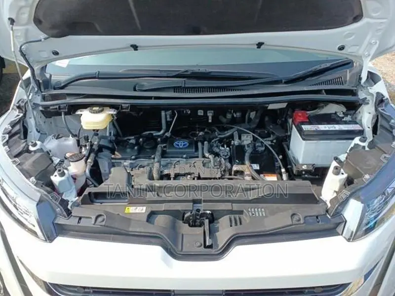 Toyota Noah Hybrid X 2023