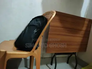 টেবিল এবং চেয়ার বিক্রি করা হবে।