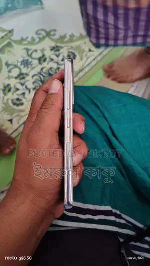 Samsung Galaxy S22 . (Used)