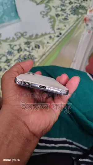 Samsung Galaxy S22 . (Used)