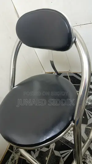 টেবিল চেয়ার