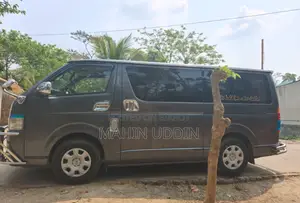 Toyota Hiace 2014
