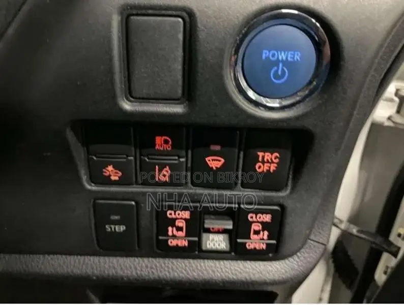 Toyota Noah X HYBRID 2021