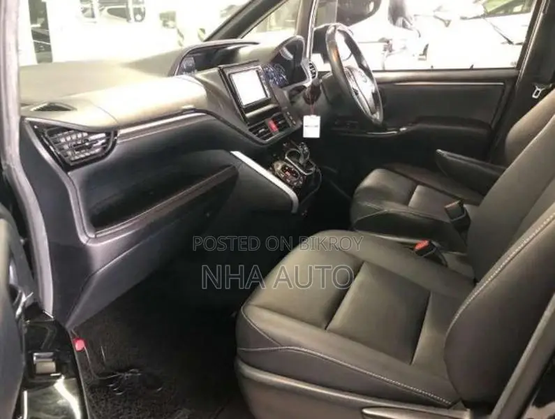 Toyota Noah X HYBRID 2021