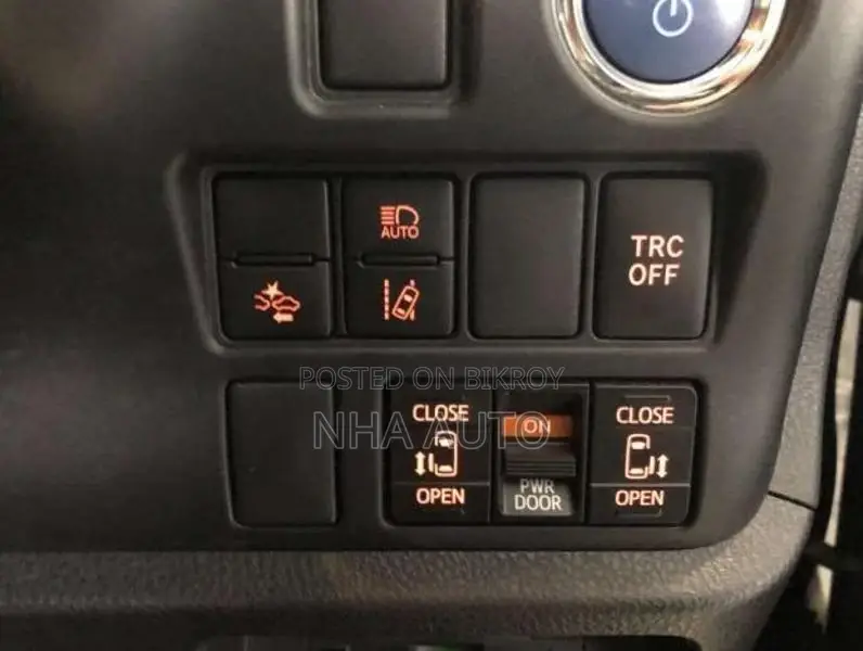 Toyota Noah X HYBRID 2021