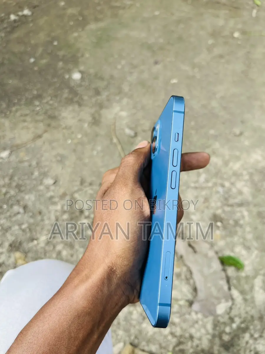 Apple iPhone 13 (Used)