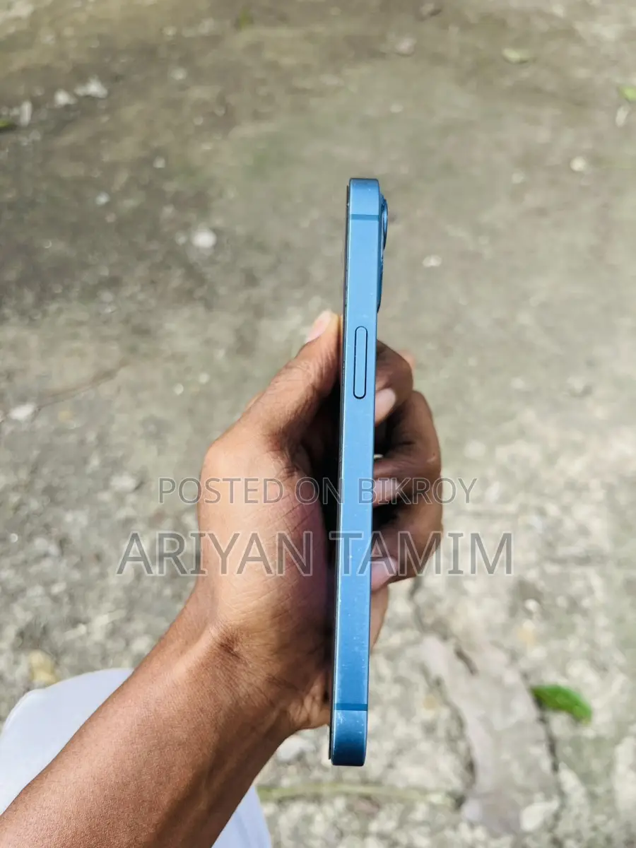 Apple iPhone 13 (Used)