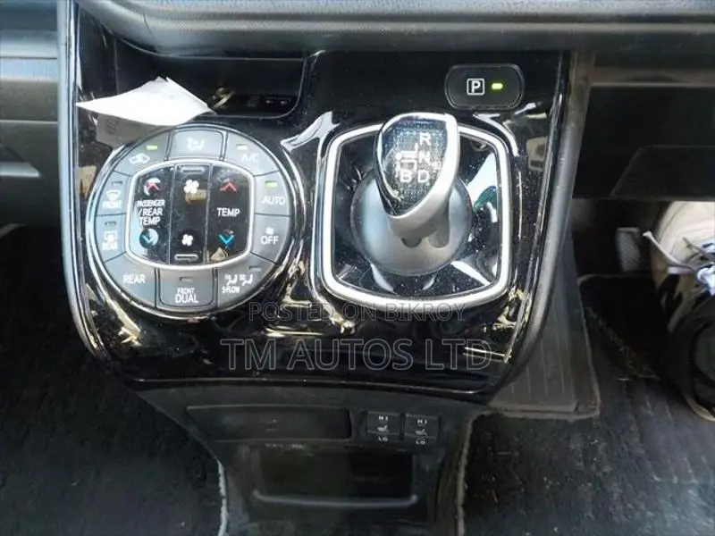 Toyota Noah SI-WXB 4.0 PEARL 2020