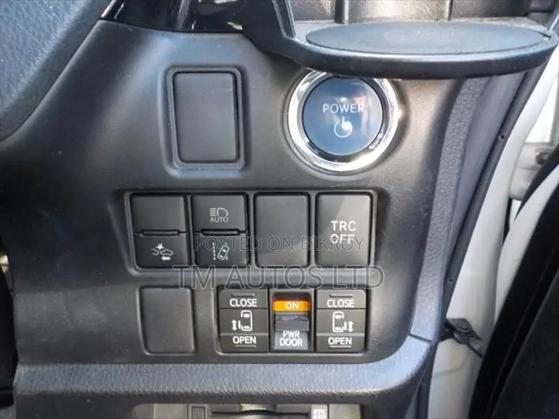 Toyota Noah SI-WXB 4.0 PEARL 2020