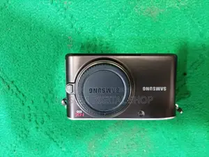 Samsung Nx100 mirror less camera