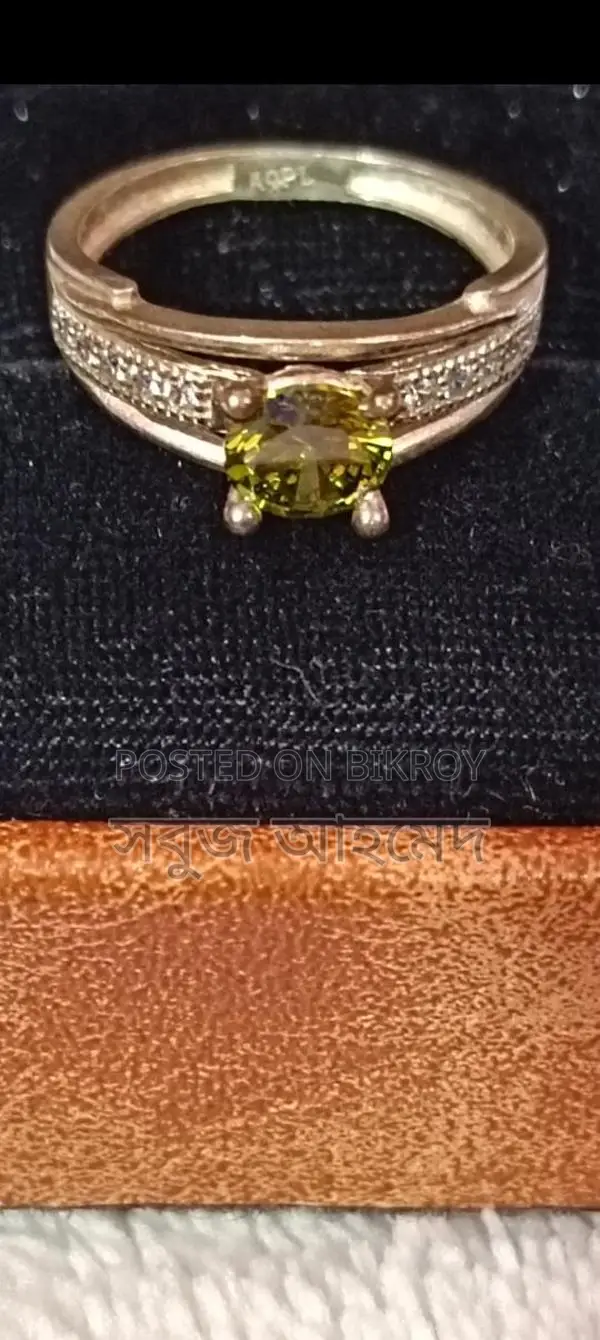 This attractive 21K hallmark emerald ring, lifetime guarantee