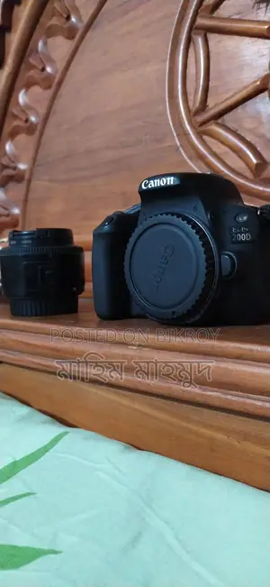 Canon 200D with Prime Lens