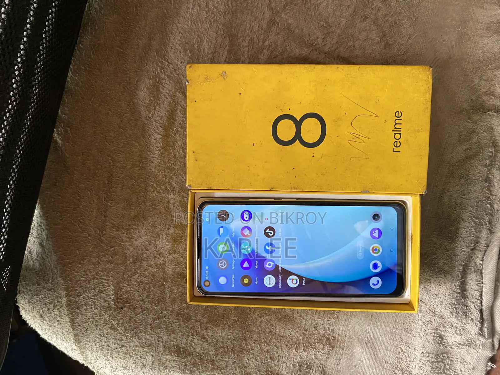 Realme 8 /128 full box (Used)