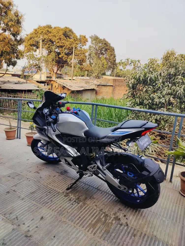 Yamaha R15 M . 2025