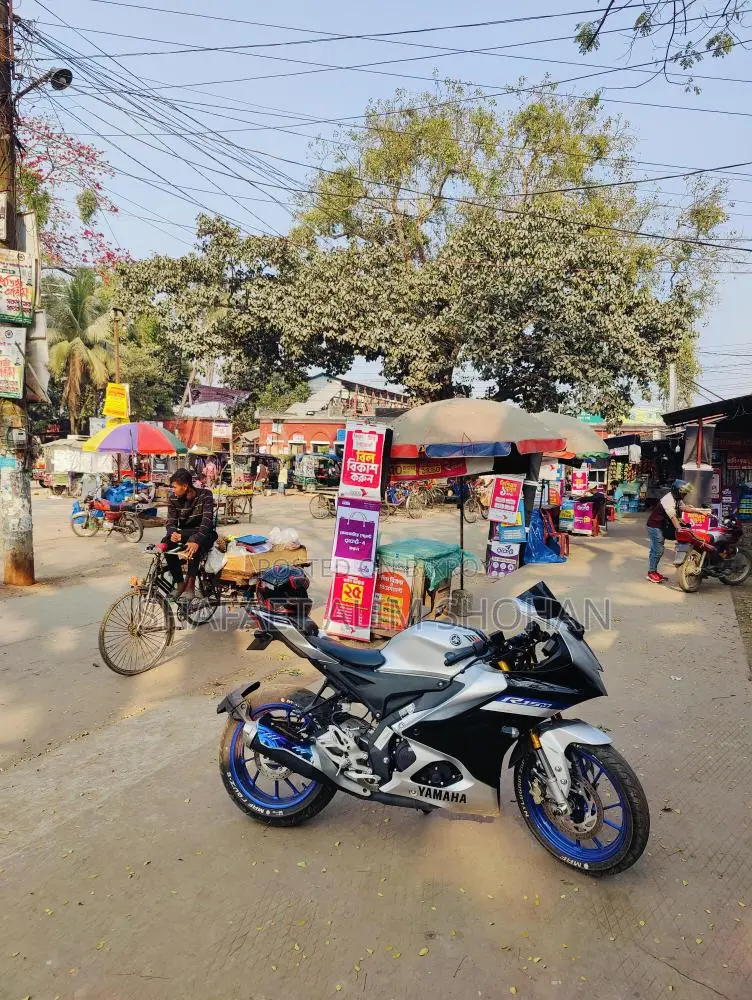 Yamaha R15 M . 2025