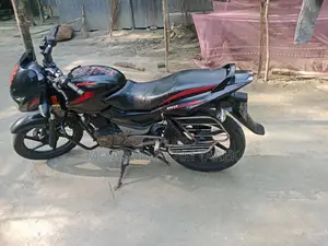 Bajaj Pulsar 150 . 2006