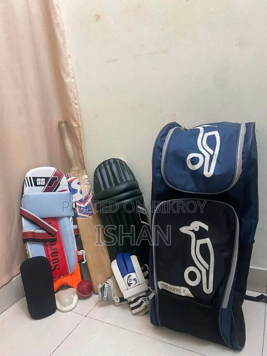 প্রায় নতুন ক্রিকেট কিট