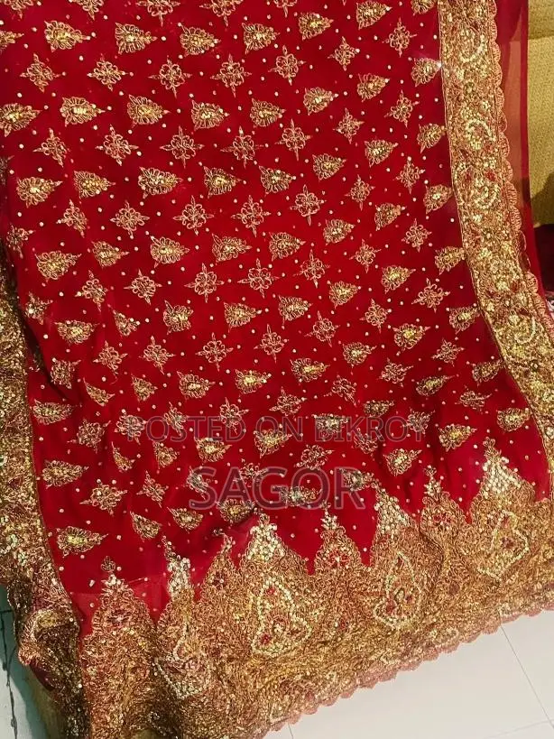 নতুন শাড়ি