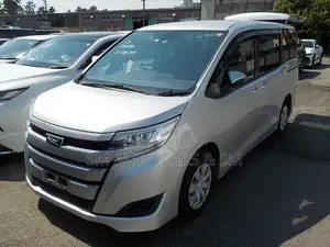 Toyota Noah Non Hybrid X Silver 2021