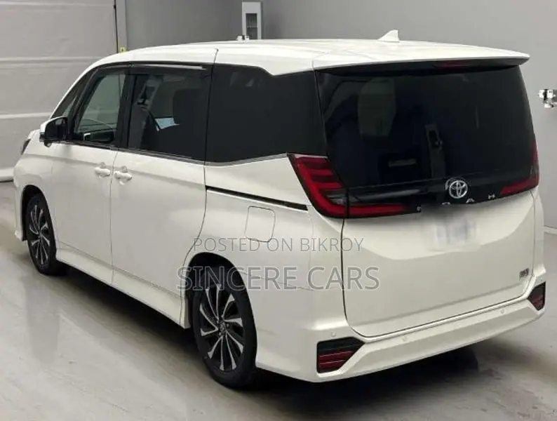 Toyota Noah S-Z HYBRID 2023