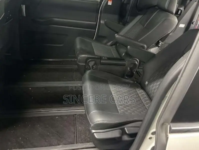 Toyota Noah S-Z HYBRID 2023