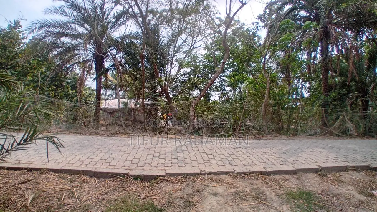 কুয়াকা,পায়রাবন্দর,পুকুর সহ বাড়ির প্লেজ ১৭শতক জমি সর্বমোট ১৪০০০০০ টাকা