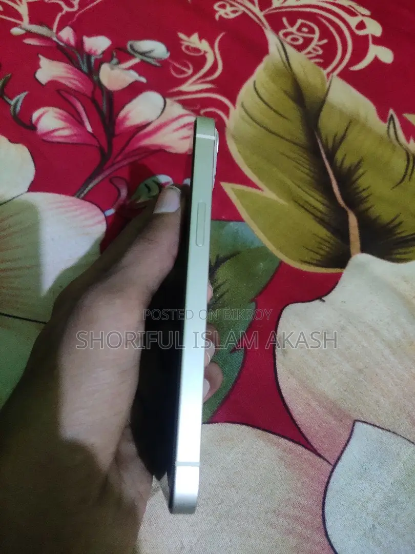 Apple iPhone 13 (Used)
