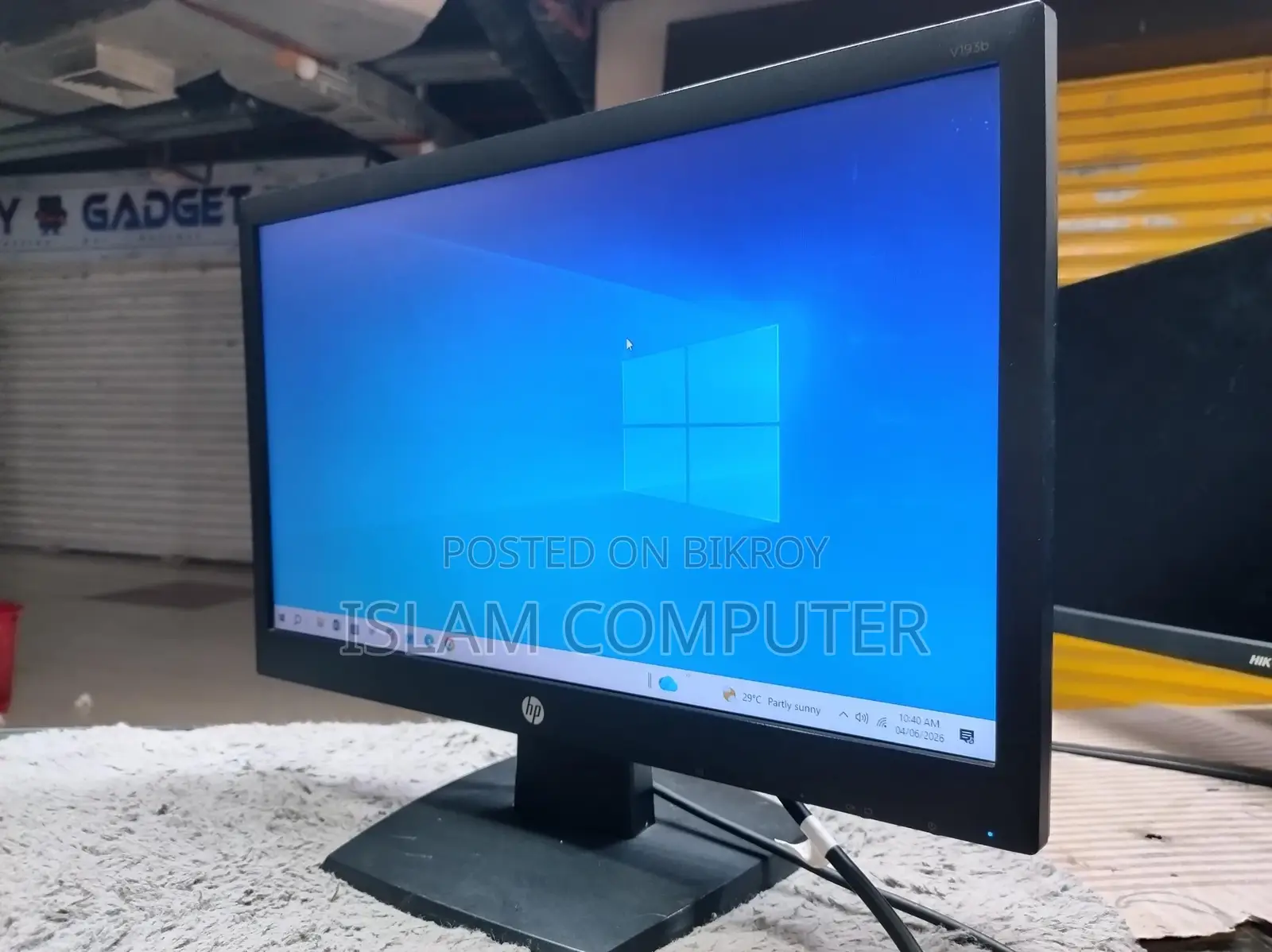 HP 19" Full Fresh Monitor..