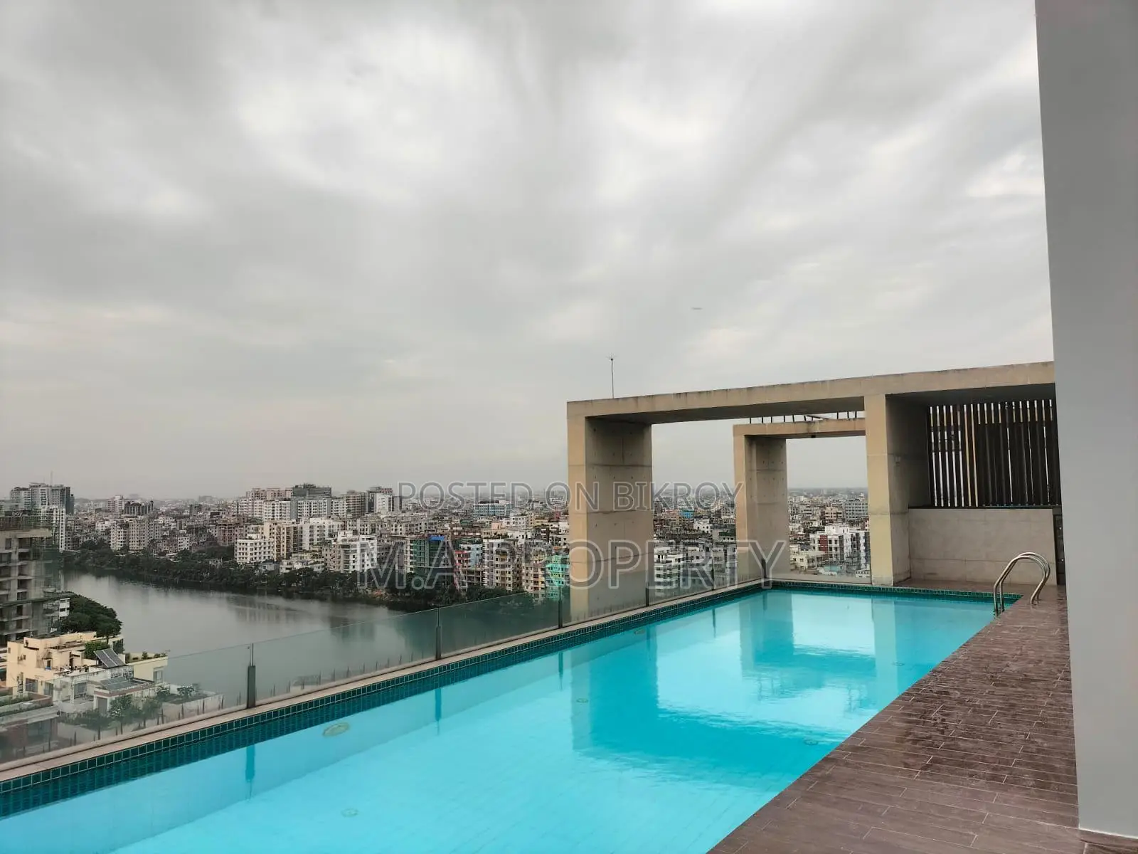 Fully Furnished 4-Bedroom Apartment (3000 sqft)