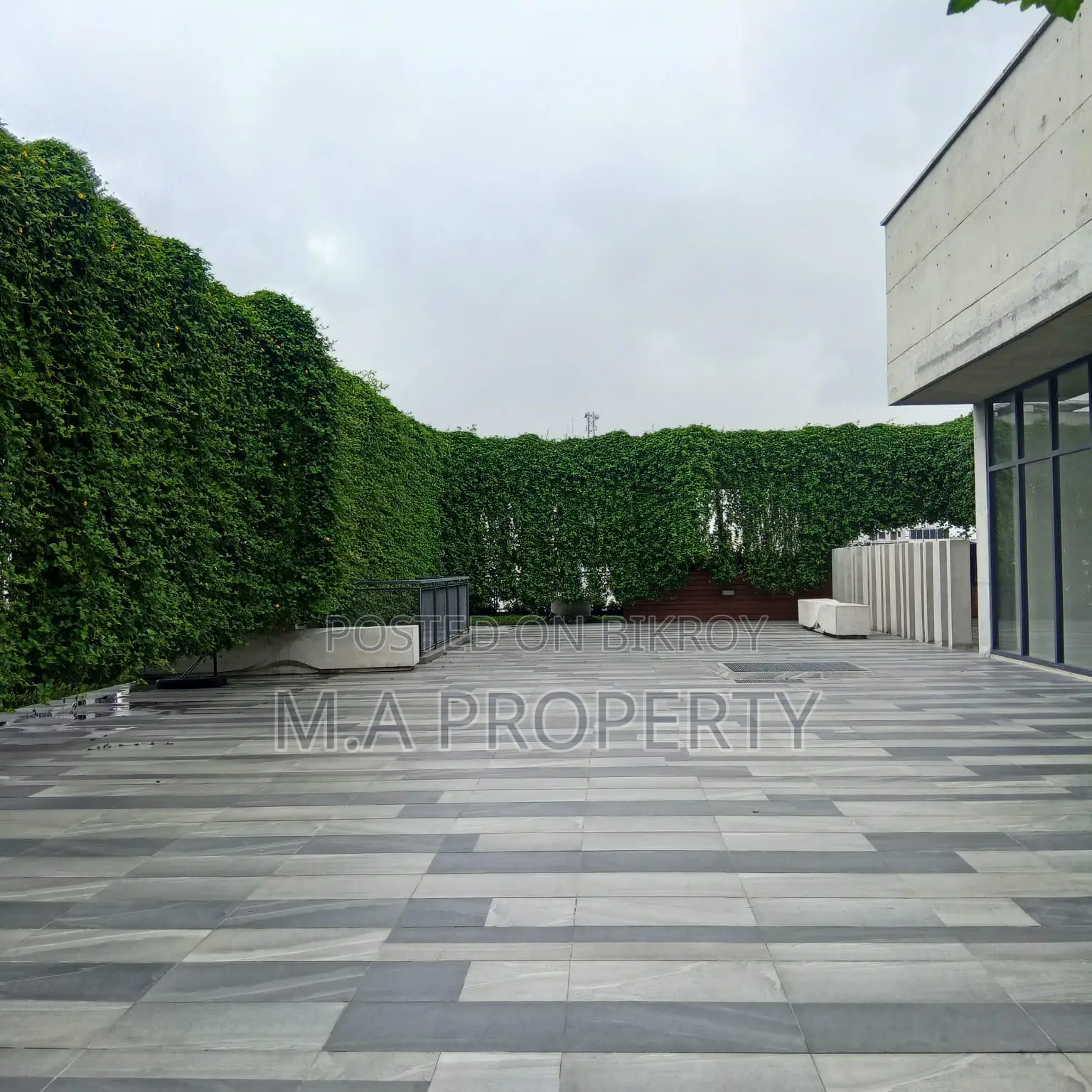Fully Furnished 4-Bedroom Apartment (3000 sqft)